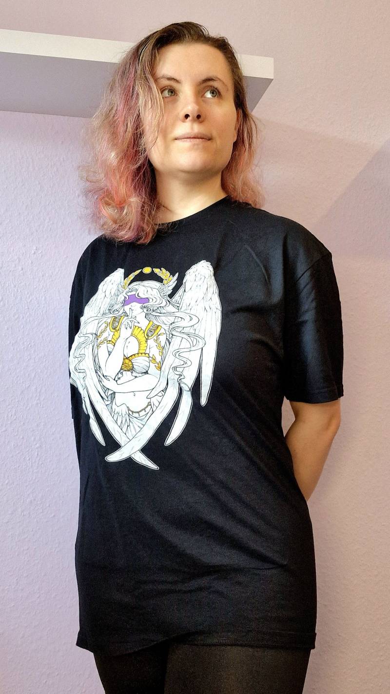Winged - T-Shirt Mit Engel Motiv von UniversariaArt