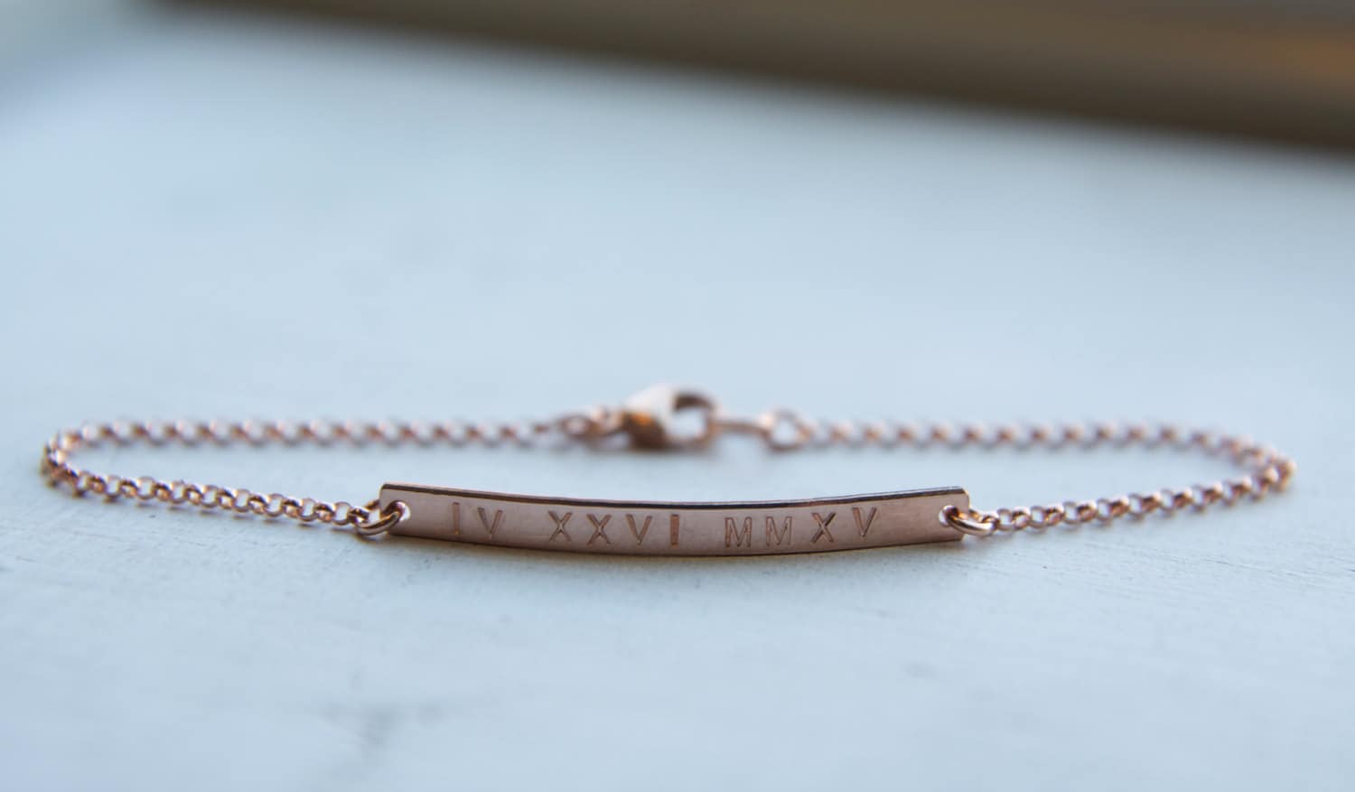 Dünne Zierliche Rose Gold Lange Bar Armband, Personalisierte Einfachen Alltäglichen Schmuck, Dünn Benutzerdefinierte Wort Schichtung Erste Gehämmert von UnmistakablyMine