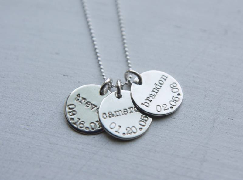 Kinder Name Halskette, Sterling Silber, Familie Benutzerdefinierte Geburtstag Personalisierte Einfache Alltägliche Mutter Schmuck, 3 Charme Andenken von UnmistakablyMine