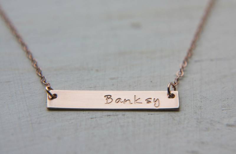 Rose Gold Bar Halskette, Erste Namen Gefüllt Schmuck, Halskette Namensschild, Personalisierte Rotgold 1/5 von UnmistakablyMine