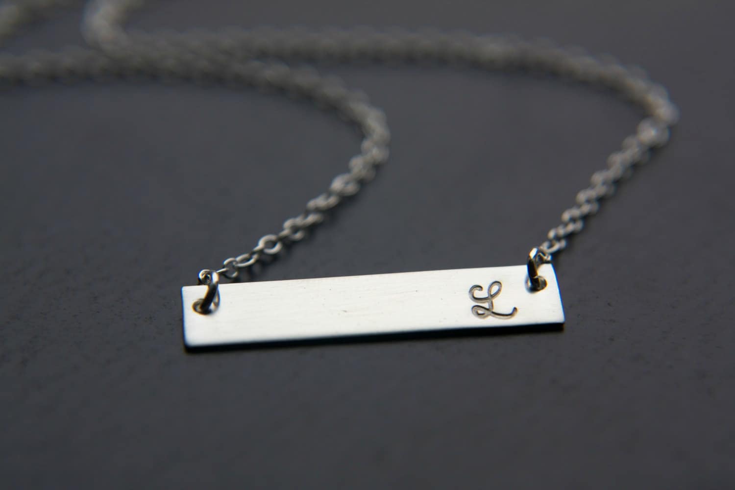 Silber Bar Halskette, Erste Sterling Silber, Horizontale Namensschild Personalisierte Halskette Von Hand Gestempelt von UnmistakablyMine