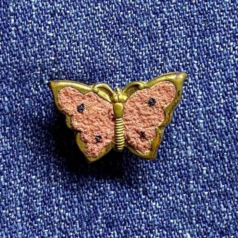 1970S Gold Metall Schmetterling Anstecknadel Vintage Kitsch Anstecknadel 1970S Gold Metall Schmetterling Anstecknadel Vintage Kitsch Anstecknadel von UnprivilegedTradeCo