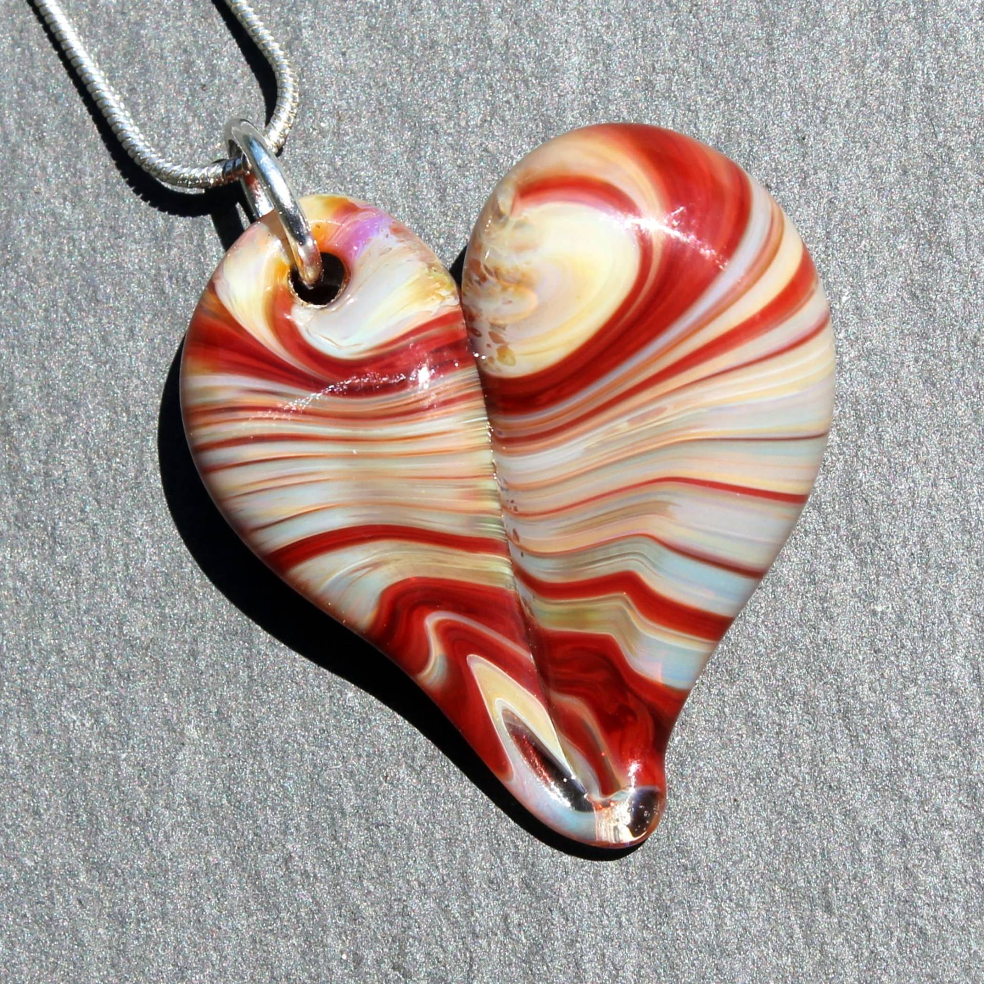 Glas Herz Halskette, Blasglas, Lampwork Boro Schmuck, Verdreht Rot Glas Herz Halskette, Blasglas, Lampwork Boro Schmuck, Verdreht Rot von UntamedRose