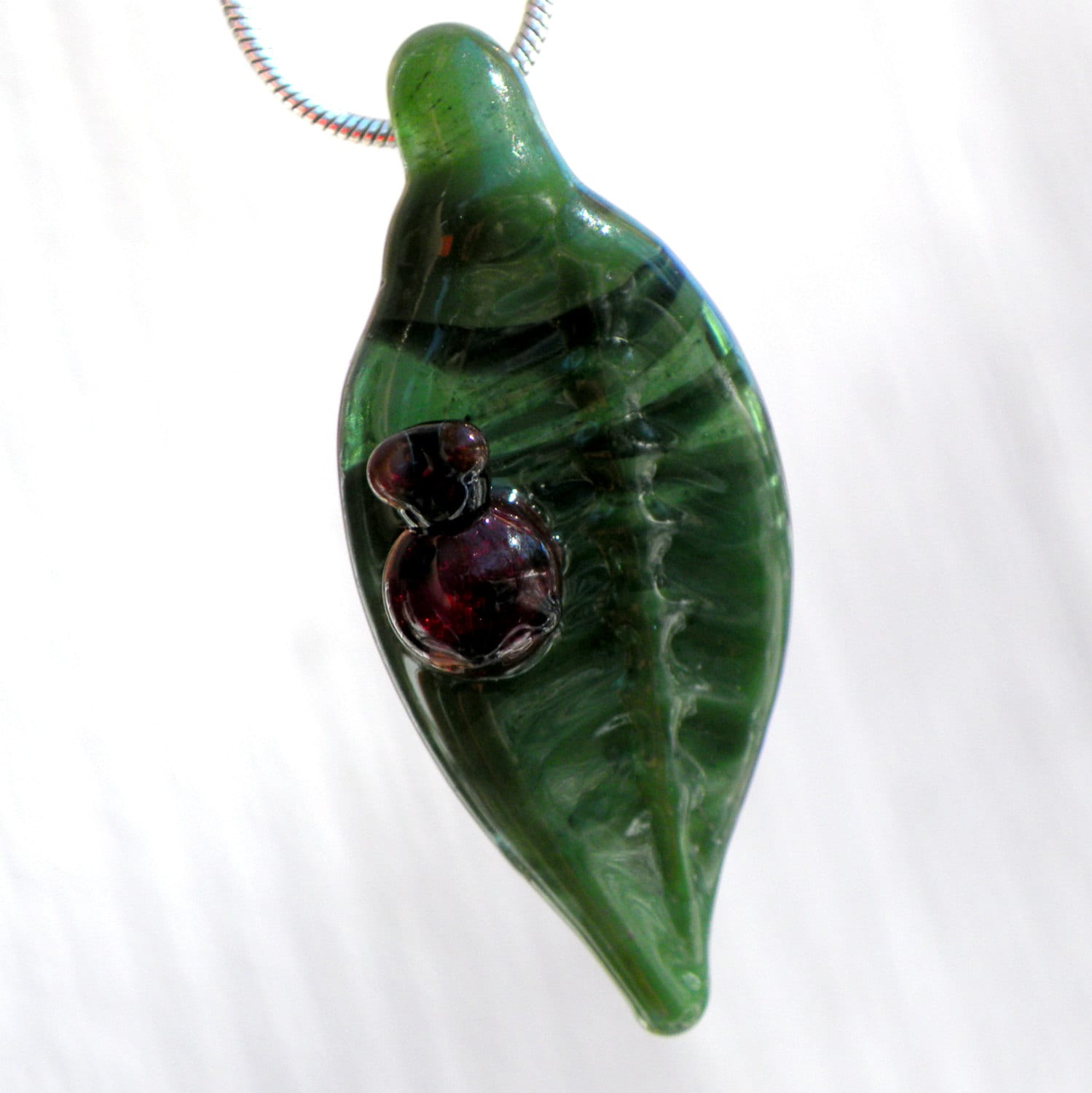 Lady Bug Glas Blatt Anhänger Handblown Lampwork Schmuck Sra Lady Bug Glas Blatt Anhänger Handblown Lampwork Schmuck Sra von UntamedRose