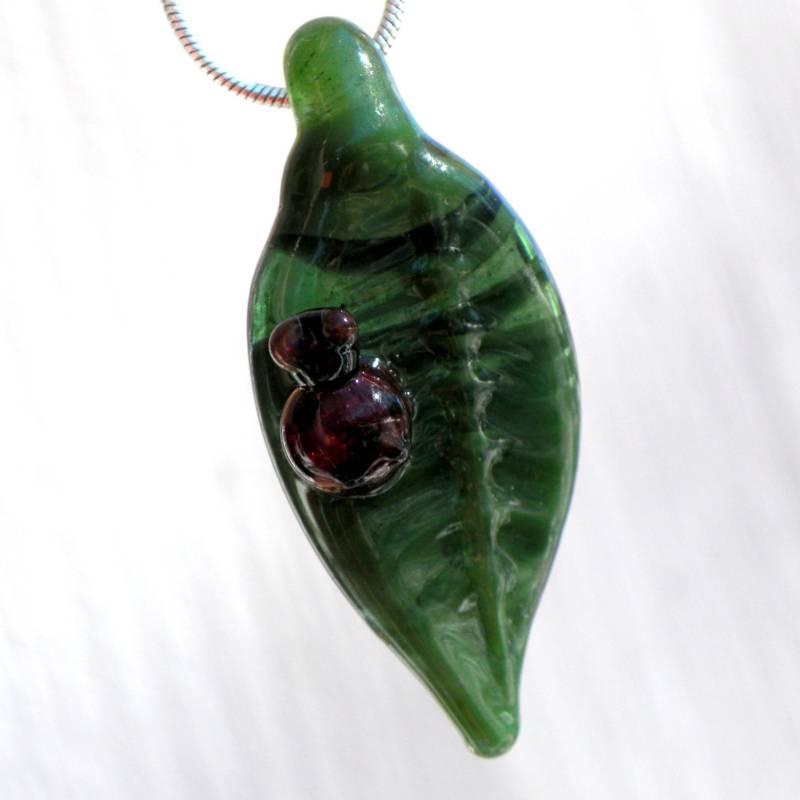 Lady Bug Glas Blatt Anhänger Handblown Lampwork Schmuck Sra Lady Bug Glas Blatt Anhänger Handblown Lampwork Schmuck Sra von UntamedRose