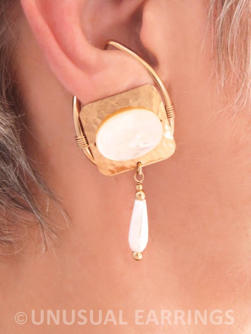 Gold Filled Perlmutt Ohrmanschetten Nicht Durchbohrtes Paar Ohrringe von UnusualEarrings