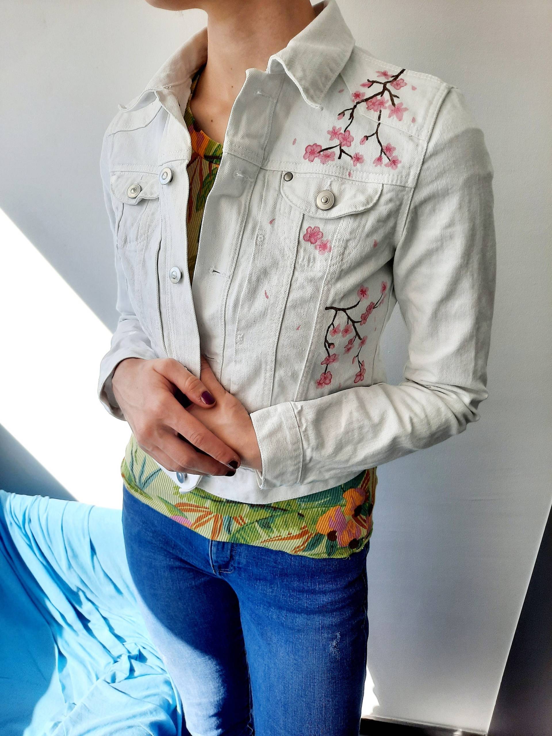 White Sakura Jacket Bunny Handpainted White Sakura Jacket Bunny Handpainted von UpBrushCouture