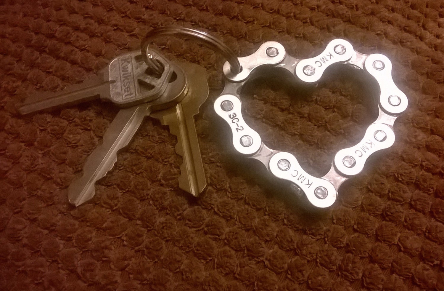 Upcycled Fahrrad-Kette Herz Keychain Upcycled Fahrrad-Kette Herz Keychain von UpCycling4ACause