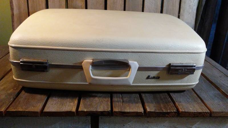 Vintage Promi-Koffer Abgenutztes Dekor Oder Projektstück von UpTheAntiqueCo