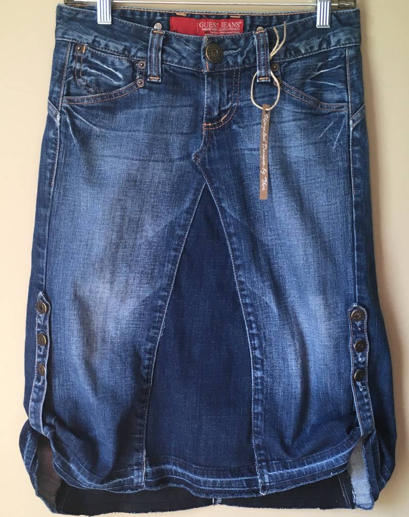 Upcycling Jeans - Jean Knielangen Rock Größe 2 von UpcycleDesignsByThor