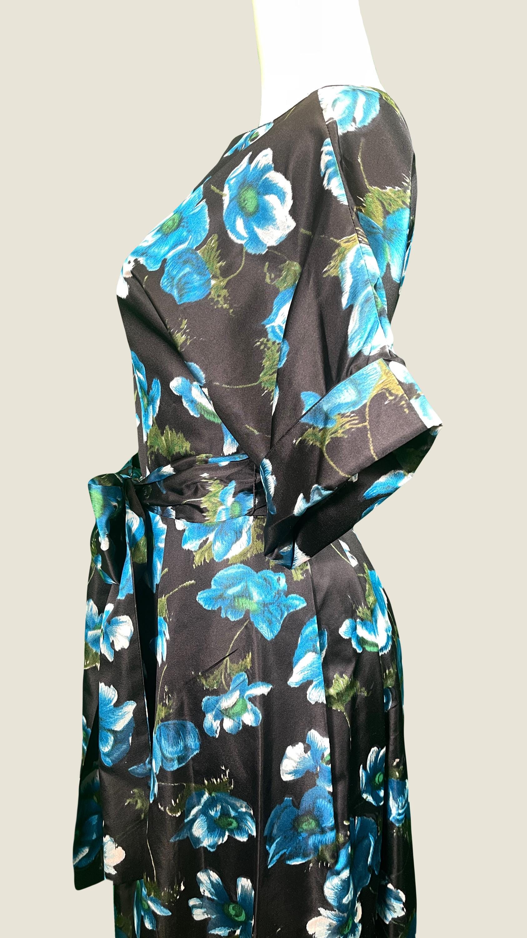 1950Er Jahre Seidenkleid Mit Großer Schärpe 1950Er Jahre Seidenkleid Mit Großer Schärpe von UpcycleVintageInc