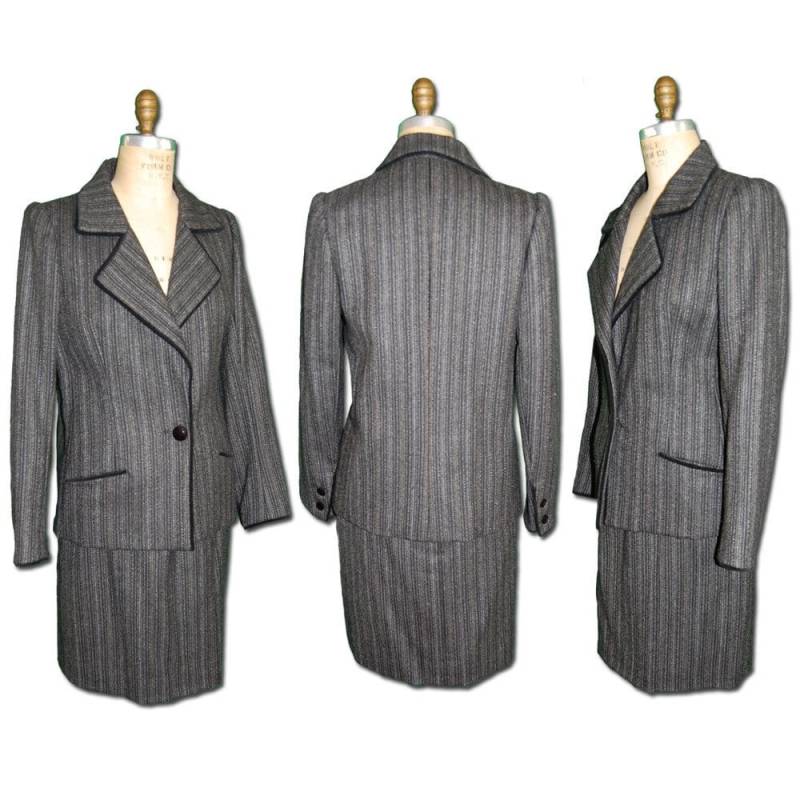 1960S Vintage Maßgeschneiderter Nadelstreifen Damenanzug von UpcycleVintageInc
