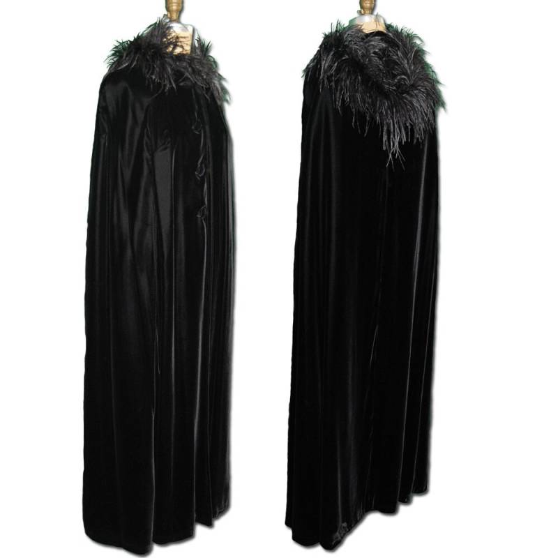 Vintage Schwarzer Samt Und Straußenfeder Kapuzen Cape Vintage Schwarzer Samt Und Straußenfeder Kapuzen Cape von UpcycleVintageInc
