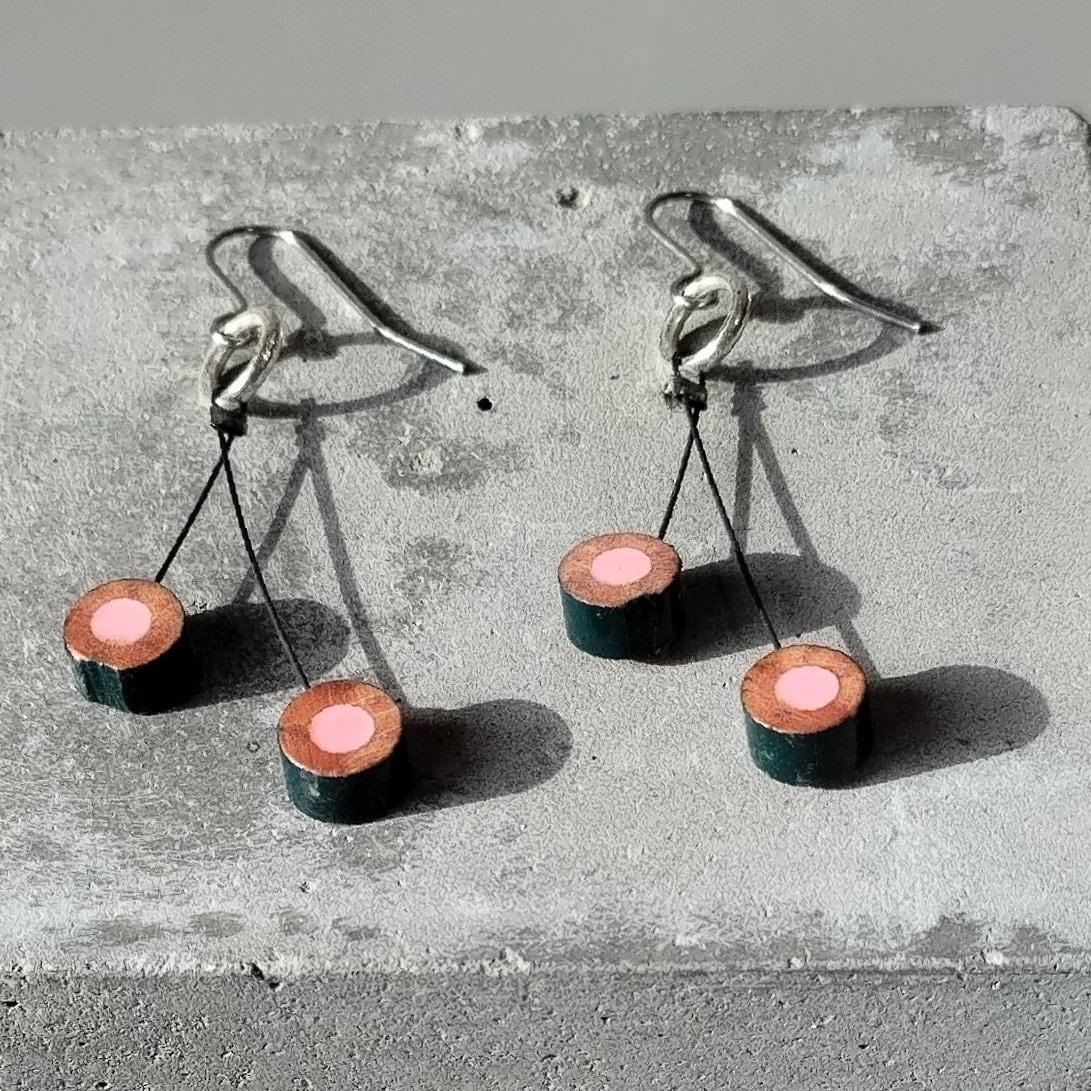Schöne Kirschförmige Ohrringe Aus Recyceltem 925Er Silber Schöne Kirschförmige Ohrringe Aus Recyceltem 925Er Silber von UpcycledByZincwhite