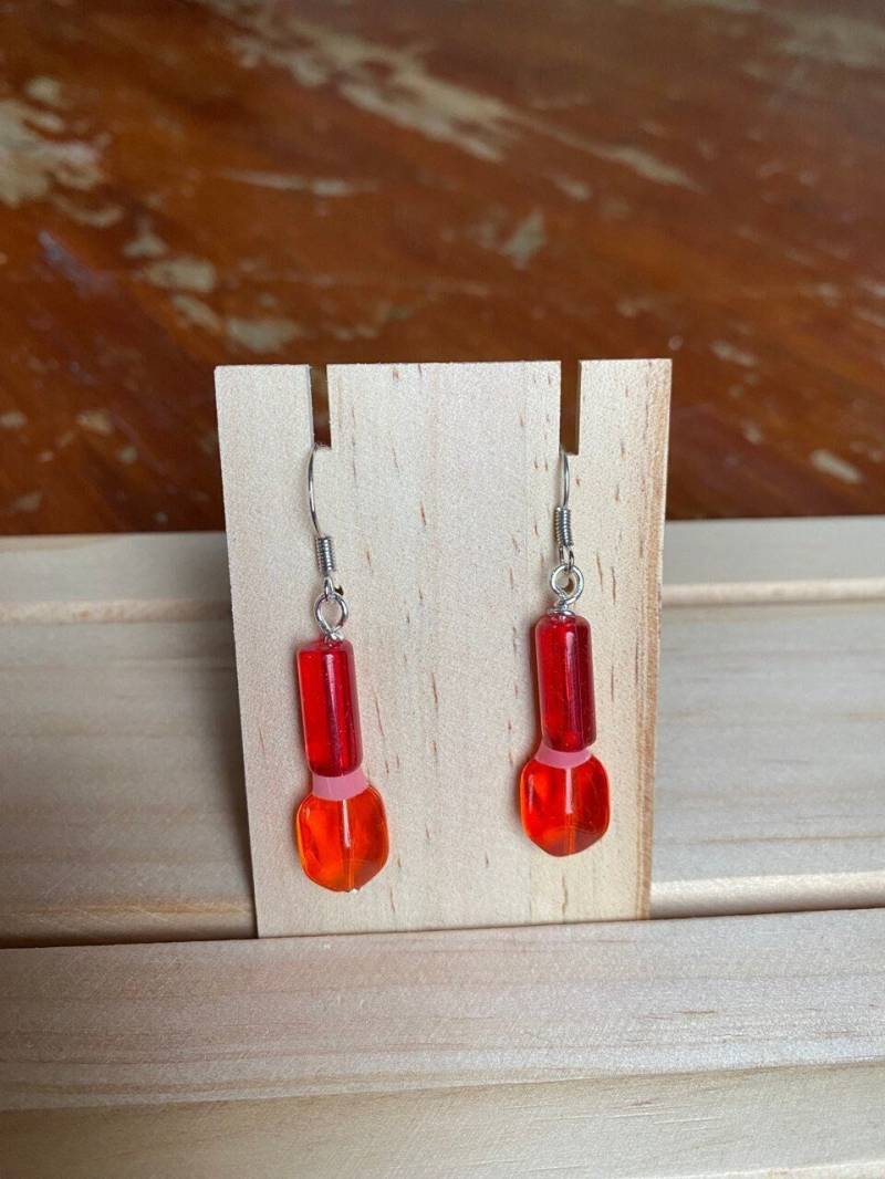 Mid Century Glasperlen Hängeohrringe/Leichte Hippie Ohrringe Handgemachtes Upcycling Einzelstück Rot Orange 70Er Jahre Inspiriert von UpcyclingStories