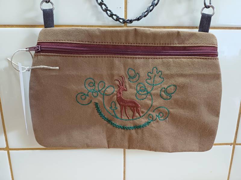 Dirndltasche Herz/Hirsch Mit Tragekette - Braun Upcycling Unikat Handarbeit #477 Dirndltasche Herz/Hirsch Mit Tragekette - Braun Upcycling Unikat Handarbeit #477 von UpcyclingbyPaMue
