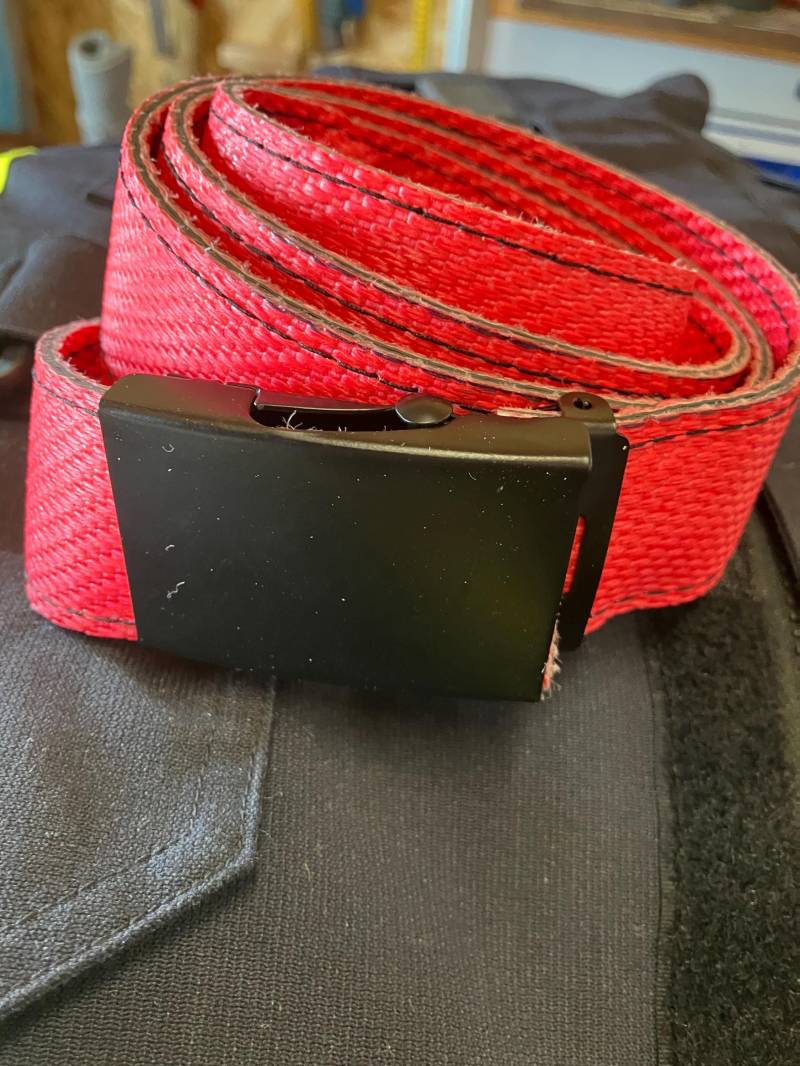 Gürtel Aus Feuerwehrschlauch in Rot Upcycling Elfzwo Feuerwehr von UpcyclingbyThomas