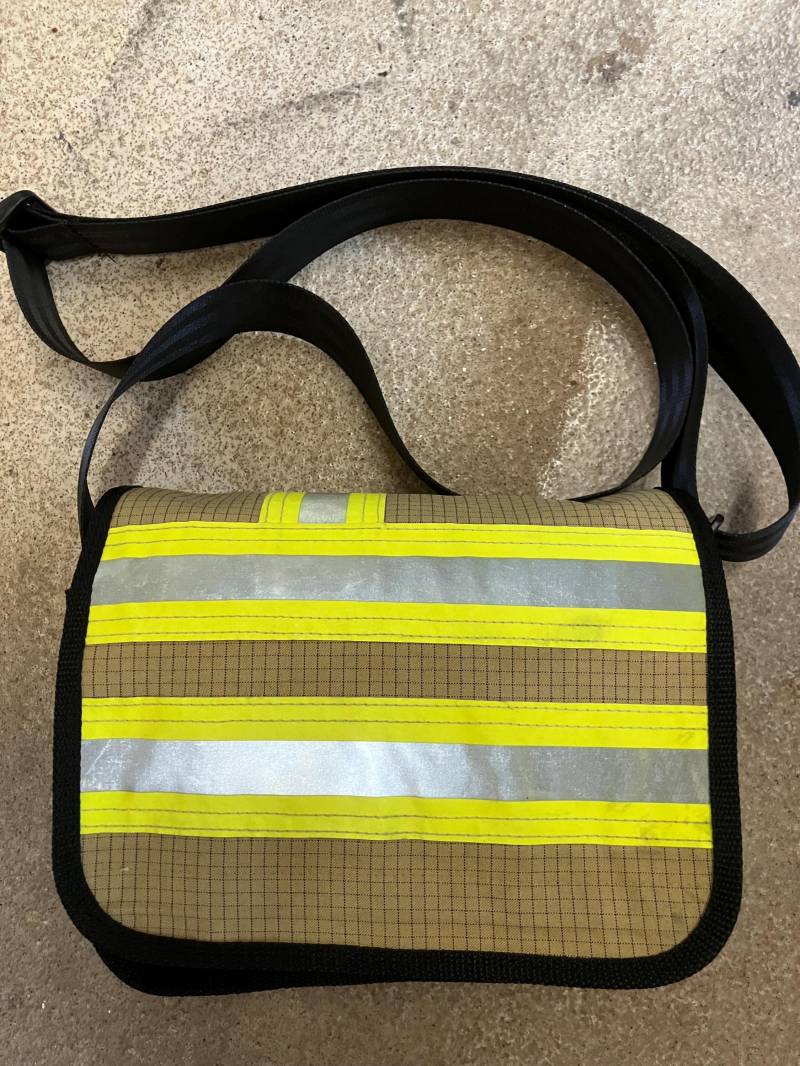 Pbi Gold Feuerwehrjacke Feuerwehrtasche Feuerwehr Einsatzjacke von UpcyclingbyThomas