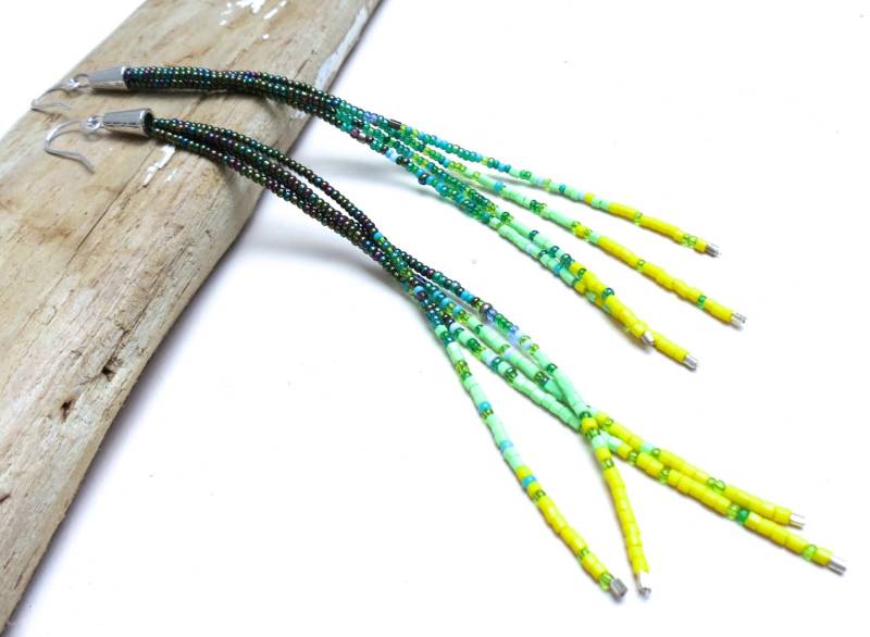 Dunkelgrüne, Grasgrüne Und Silberne Rocailles, 6 "Und 9", "Spring Chain" Lange Damen Perlen Ohrringe von Upslope