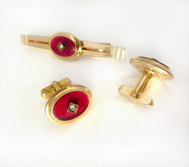 Jcd1 Anson Set Roter Manschettenknopf & Krawattenklammer Vintage Retro Acryl Und Faux Diamond Manschettenknöpfe von UptownAntiques