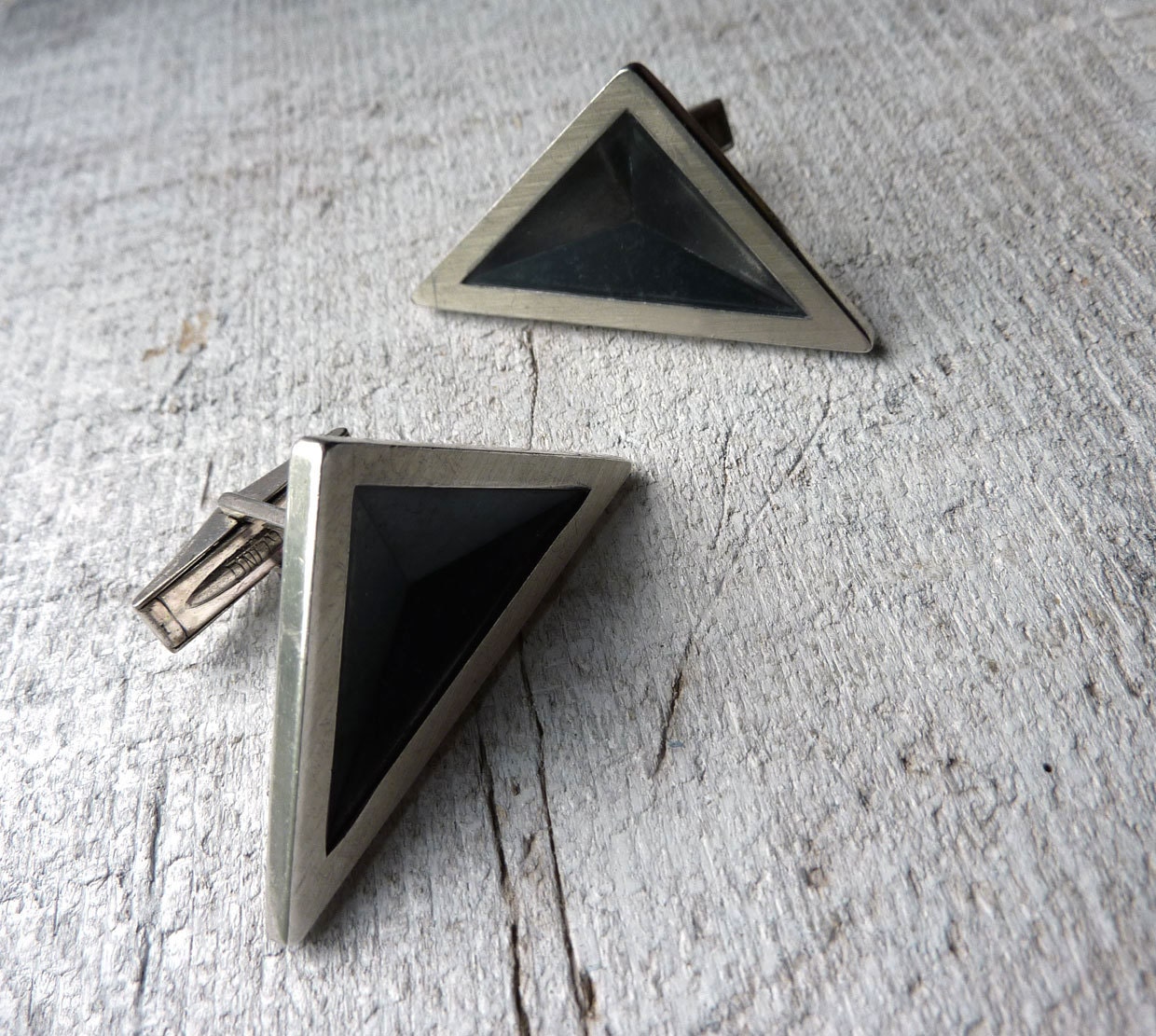 Jcd1 Unisex Dunhill Manschettenknöpfe Sterling Silber Oxidierte Konkave Dreiecke Und Designer Signiert Mcm Ca 1950S von UptownAntiques