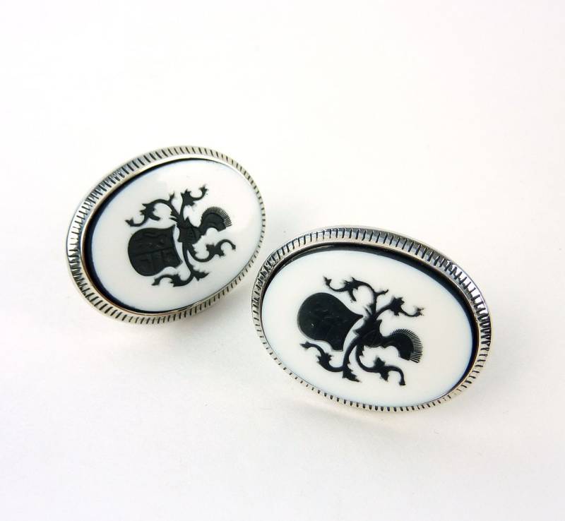 Jcd1 Vintage Swank Manschettenknöpfe Große Oval Schwarz Weiß Intaglio Schild Helm Wappen Milchglas Silberfarbene von UptownAntiques