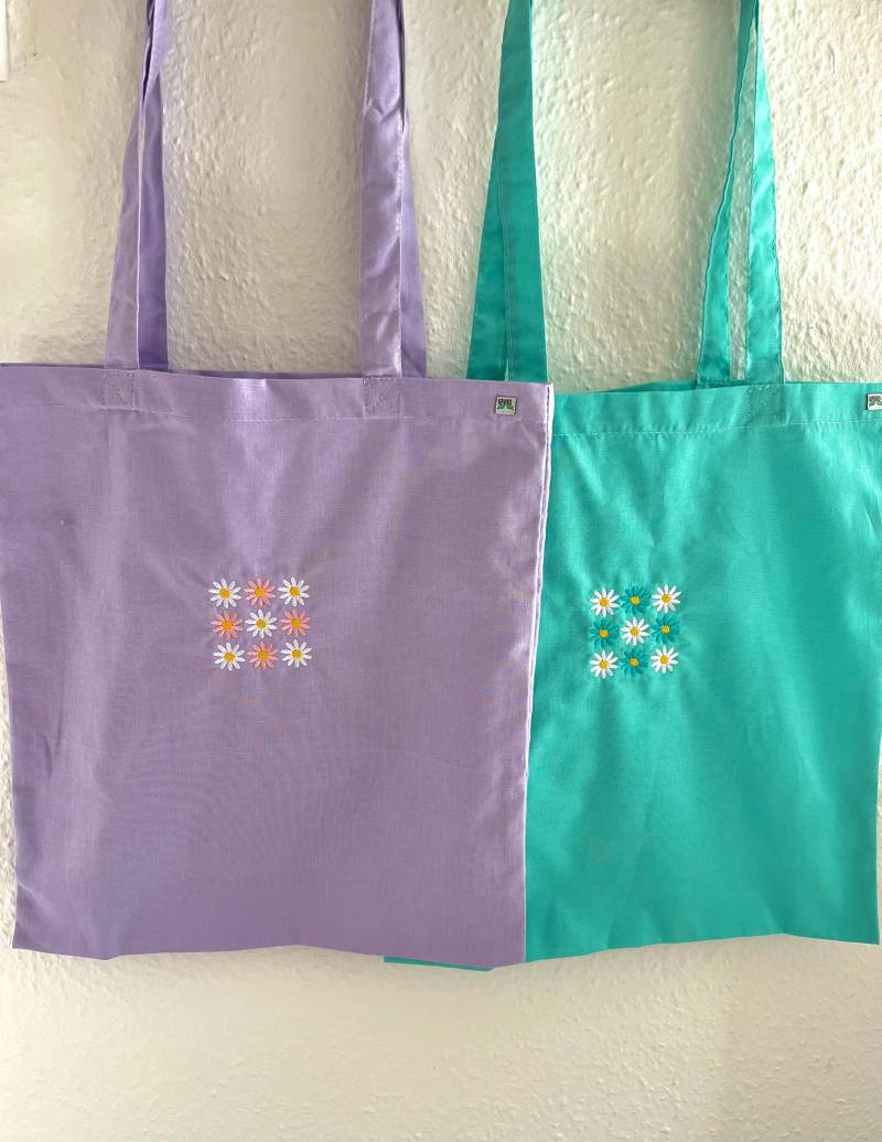 Baumwoll-Tragetasche Mit Aufgestickten Blumen Baumwoll-Tragetasche Mit Aufgestickten Blumen von Upviro