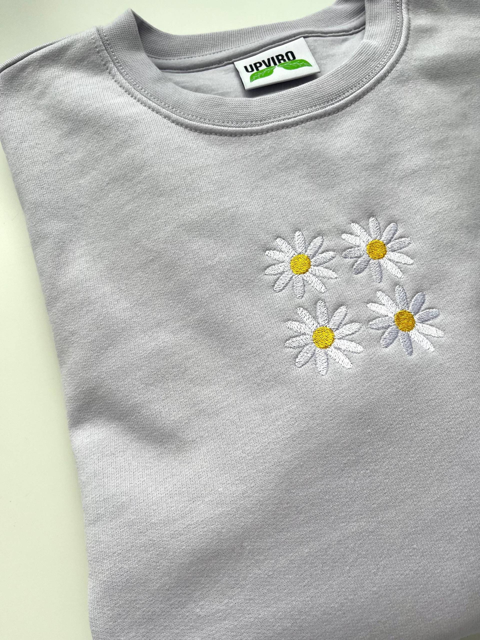 Sweatshirt Mit Aufgestickten Blumen, Nachhaltiges Besticktes Unisex Aus Baumwolle Und Recyceltem Polyester Sweatshirt Mit Aufgestickten Blumen, Nachhaltiges Besticktes Unisex Aus Baumwolle Und Recyceltem Polyester von Upviro