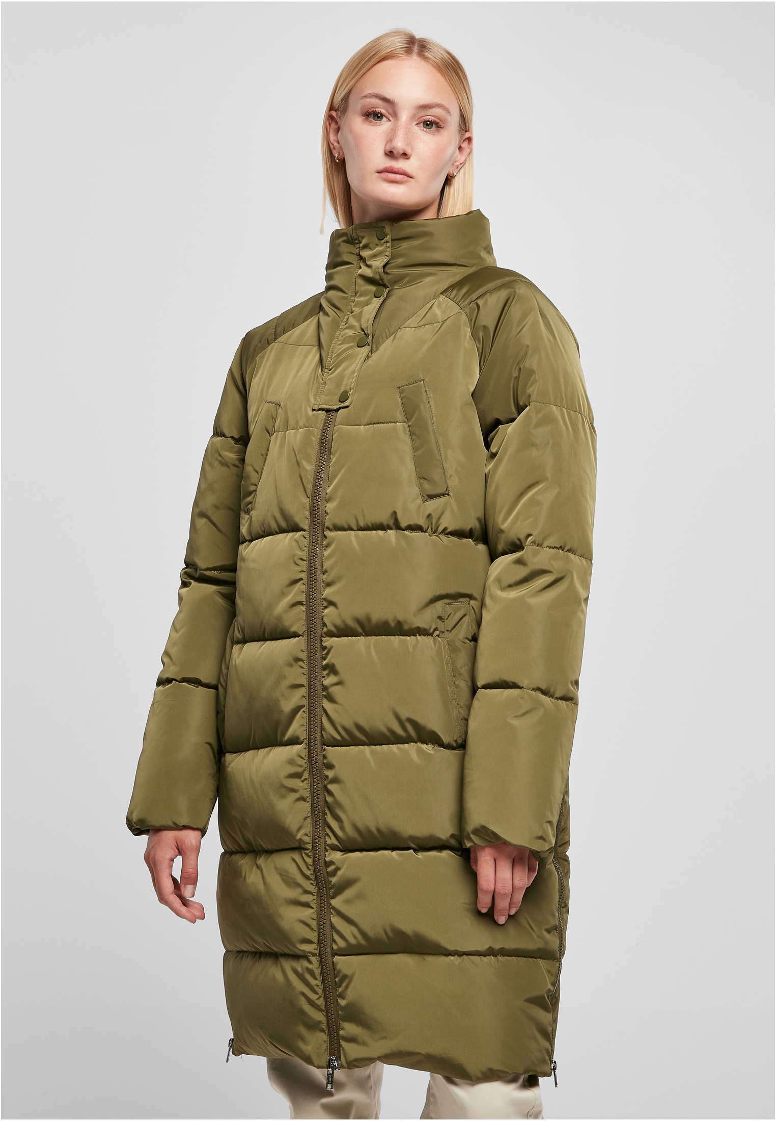 URBAN CLASSICS Winterjacke "Urban Classics Damen Ladies High Neck Puffer Coat", (1 St.), ohne Kapuze von Urban Classics