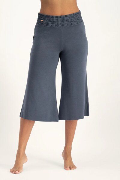 Urban Goddess Flow Weite Capri Yoga Hose von Urban Goddess