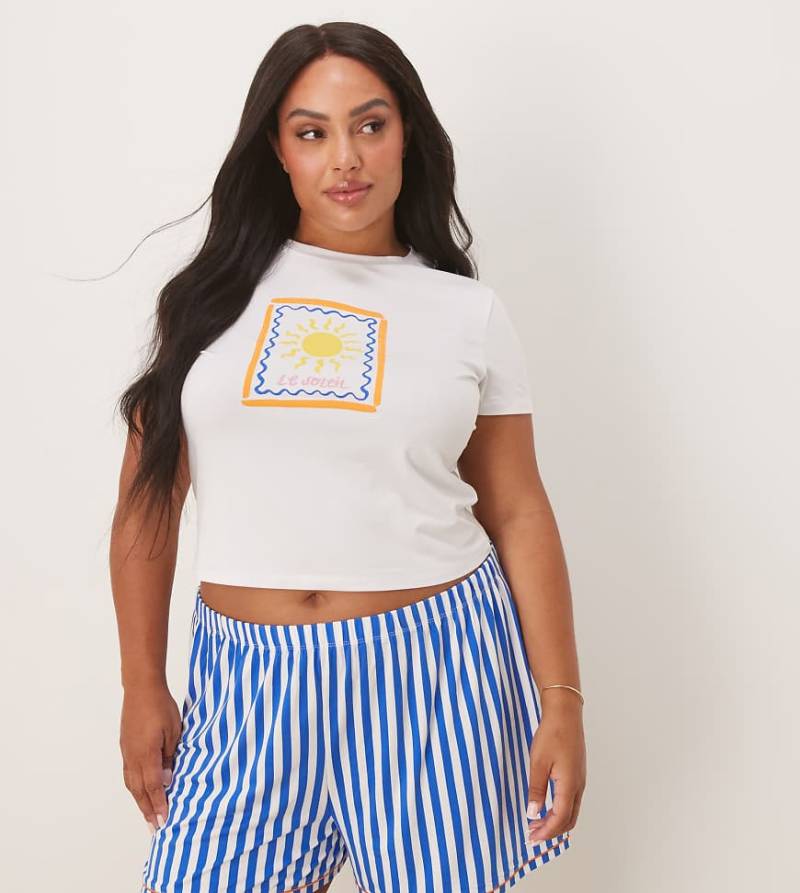 Urban Threads Curve - Knapp geschnittenes T-Shirt mit platziertem Sommer-Print, Kombiteil-Bunt von Urban Threads