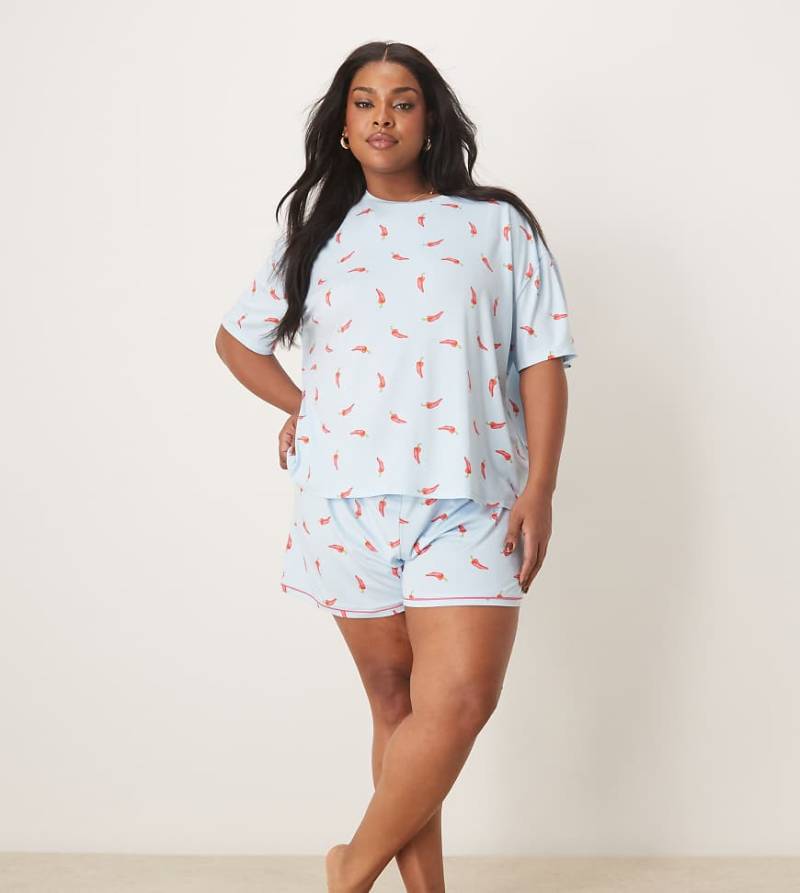 Urban Threads Curve - Oversize-Pyjama mit Chili-Print bestehend aus Oberteil und Shorts-Bunt von Urban Threads