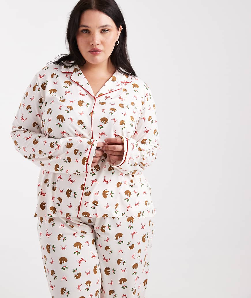 Urban Threads Curve - Weihnachtliches Pyjama-Set, bestehend aus langärmligem mit Reverskragen und Hose mit Christmas-Pudding-Print-Weiß von Urban Threads