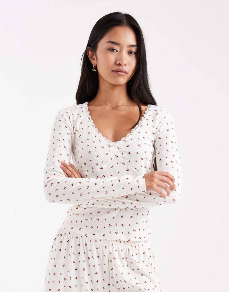 Urban Threads - Langärmliges Pyjama-Oberteil in geripptem Beige mit Ziernaht und Kirschmuster-Neutral von Urban Threads