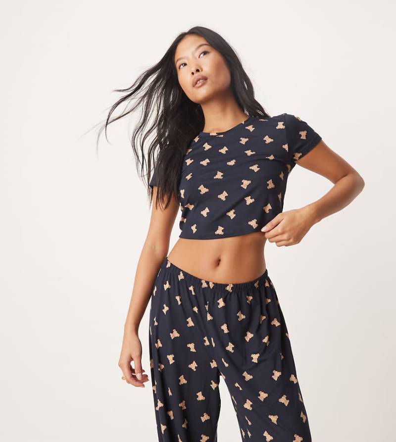 Urban Threads Petite - Polyester-Pyjama aus T-Shirt und Hose in Marineblau mit Teddybär-Muster von Urban Threads