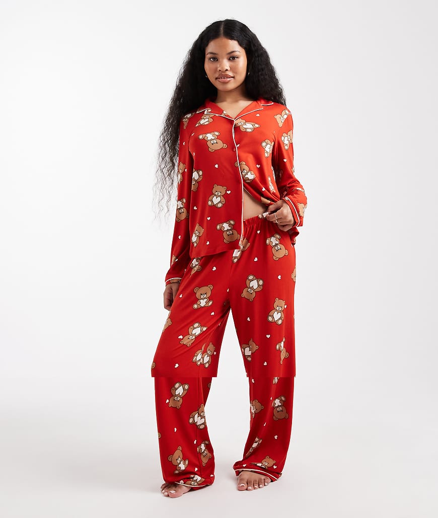 Urban Threads Petite - Weihnachtlicher Pyjama, bestehend aus langärmligem Hemd mit Reverskragen und Hose mit Teddybären-Print-Bunt von Urban Threads