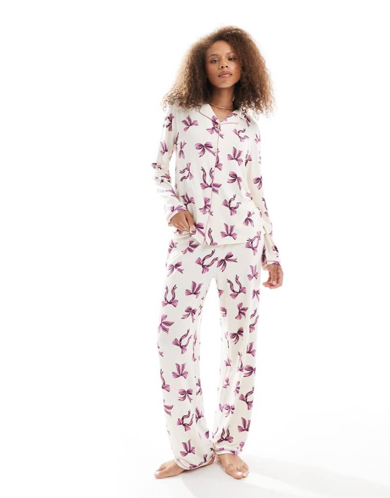Urban Threads - Pyjama, bestehend aus langärmligem Hemd mit Reverskragen und Hose mit Schleifenmuster-Bunt von Urban Threads