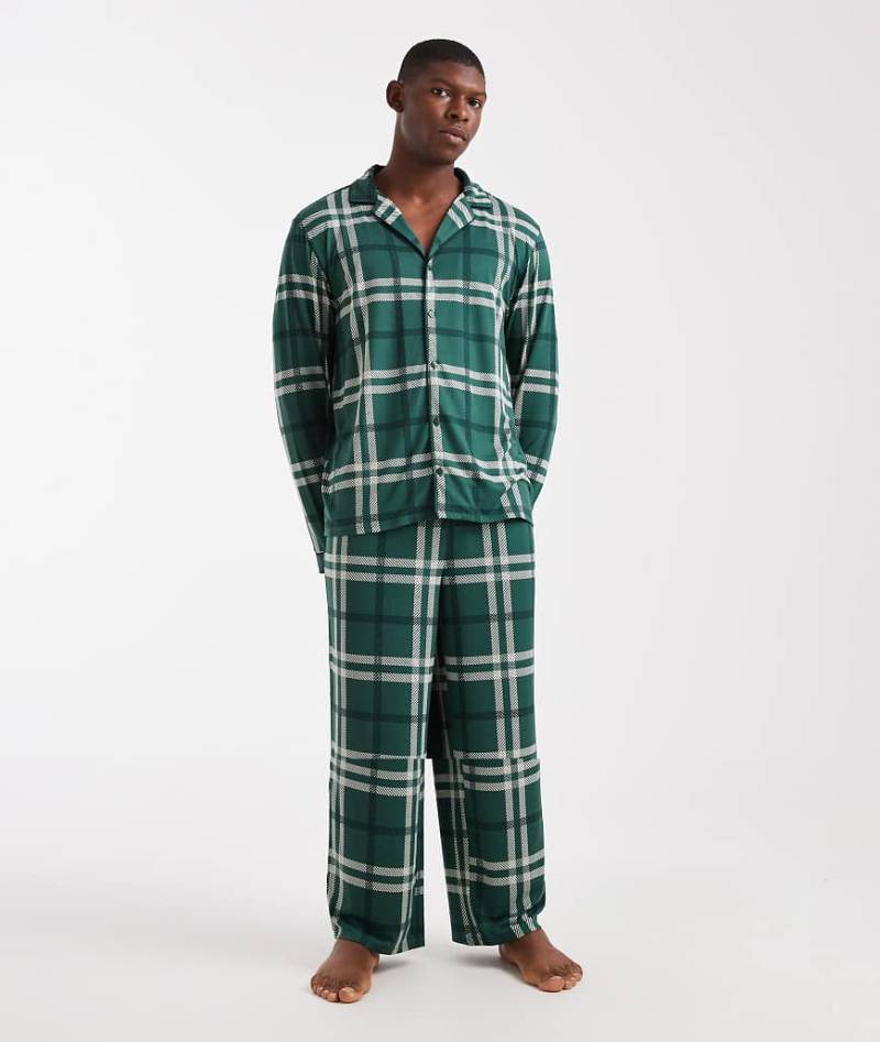 Urban Threads - Pyjama in kariertem Grün, aus langärmligem Hemd mit Reverskragen und Hose von Urban Threads