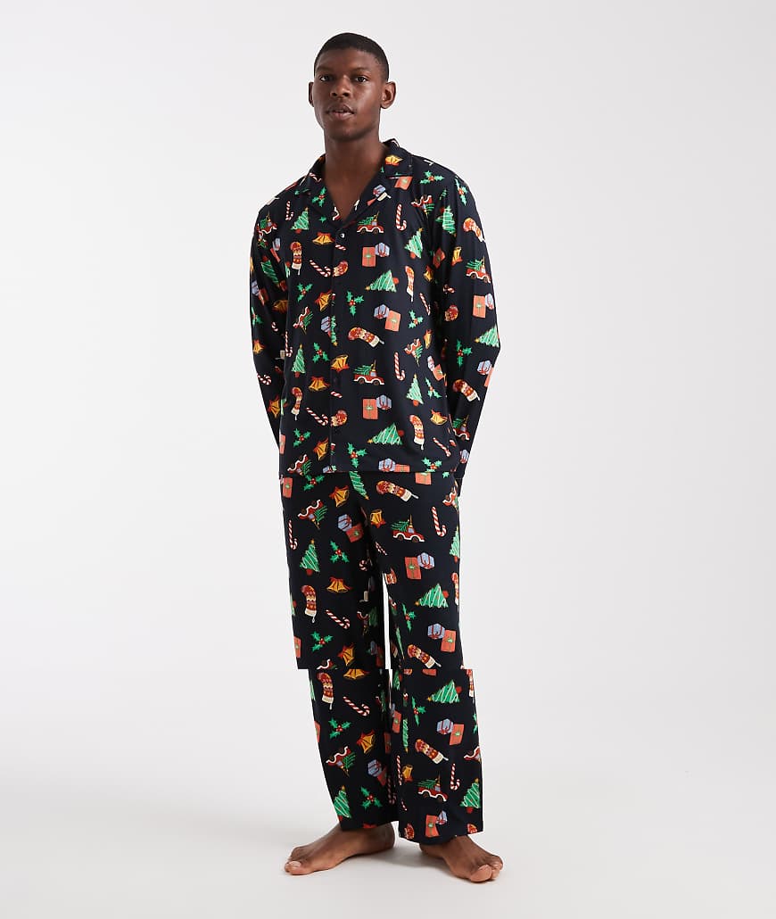 Urban Threads - Pyjama mit weihnachtlichem Deko-Printmuster, bestehend aus langärmligem Hemd mit Reverskragen und Hose-Bunt von Urban Threads