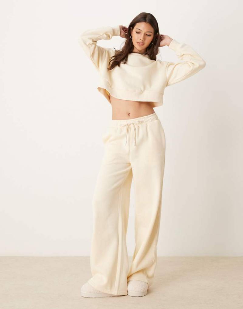 Urban Threads - Sportliche Lounge-Jogginghose in Cremeweiß mit weitem Bein von Urban Threads