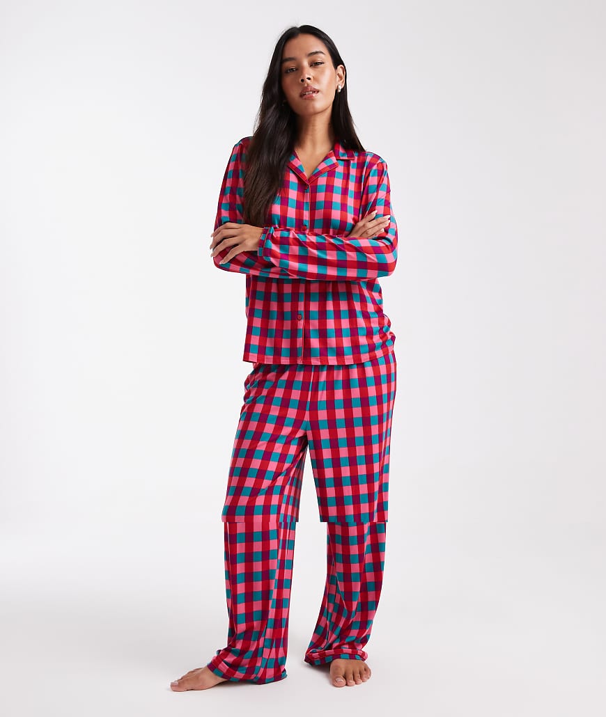 Urban Threads - Weihnachten - Pyjama in kariertem Rot, aus langärmligem Hemd mit Reverskragen und Hose von Urban Threads