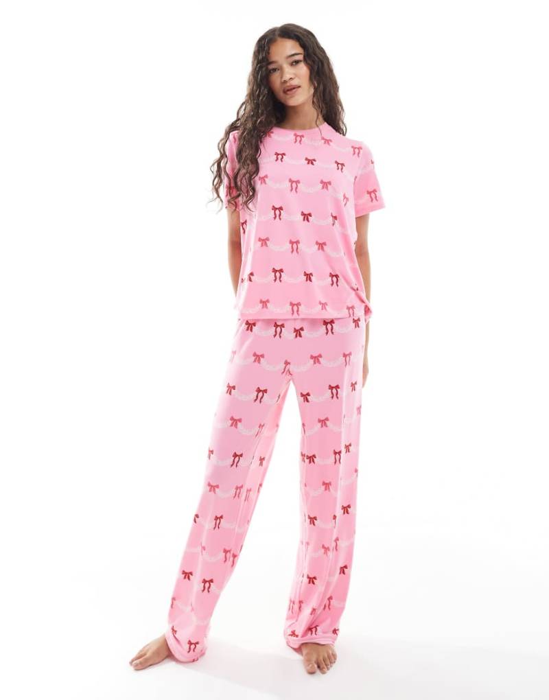 Urban Threads - Weihnachten - Pyjama mit weihnachtlichem Schleifenprint, aus kurzärmligem Hemd mit Reverskragen und Hose-Rosa von Urban Threads