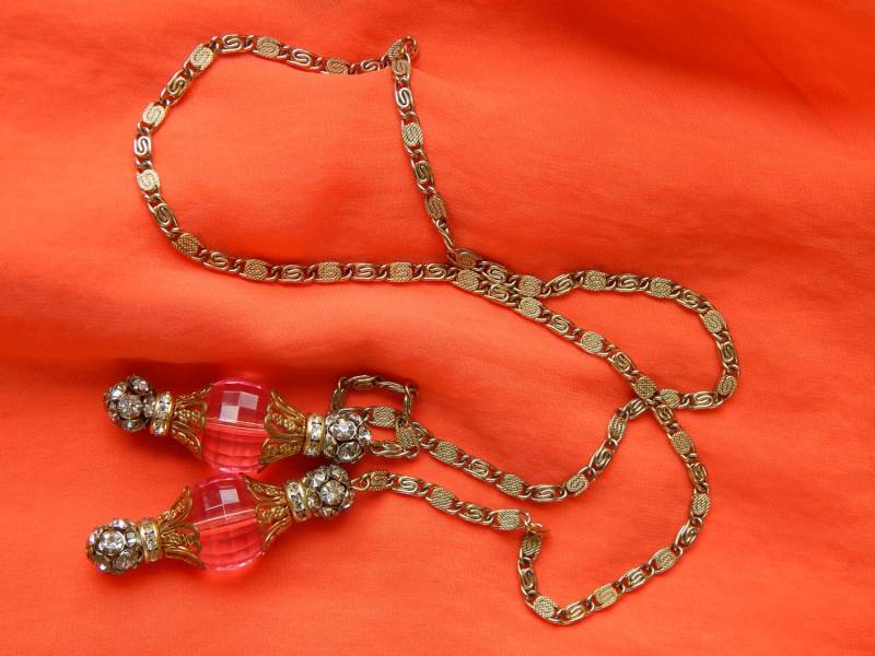 Vintage Rosa Glas Sautoir Halskette Strass Y-Lariat, Gold Tone Snail Kette Vintage Rosa Glas Sautoir Halskette Strass Y-Lariat, Gold Tone Snail Kette von UrbanArchaeologyMMXV