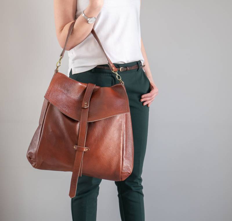 Wandelbare Rucksack-Geldbeutel, Große Cognac-Braune Tasche, Lederne Umhängetasche, Übergroße Rucksack, Braune Tragetasche, Weekender-Handtasche von UrbanBlack