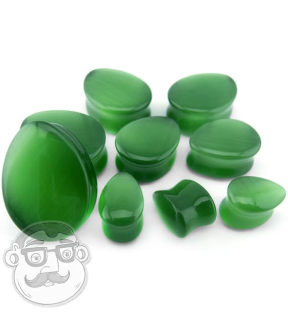 Grüne Katzenaugen Glasstecker in Tropfenform von UrbanBodyJewelry