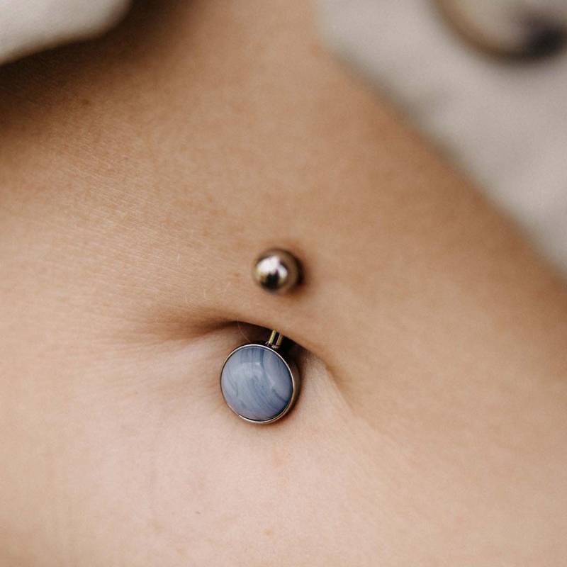 Bauchnabelpiercing Ira Blauer Quarz Silber // Piercing Heilstein Bedeutung Steinschmuck Hippie Boho Bohemian Fee Elfe Schmuck von UrbanBohoCraft