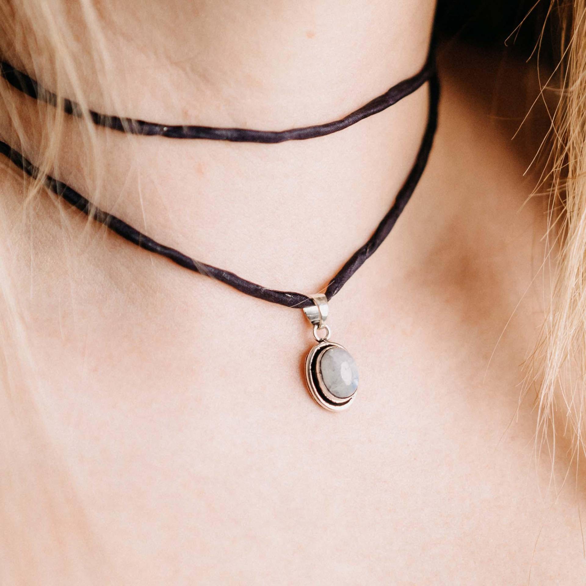 Kettenanhänger Bina Mondstein Silber von UrbanBohoCraft