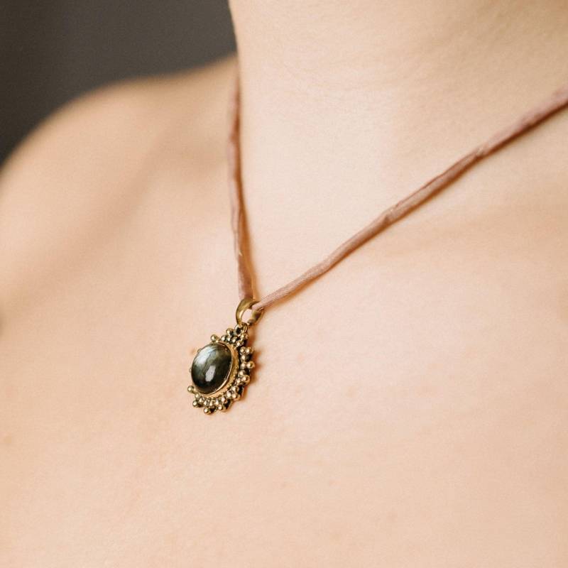 Kettenanhänger Deepa Labradorid Gold von UrbanBohoCraft