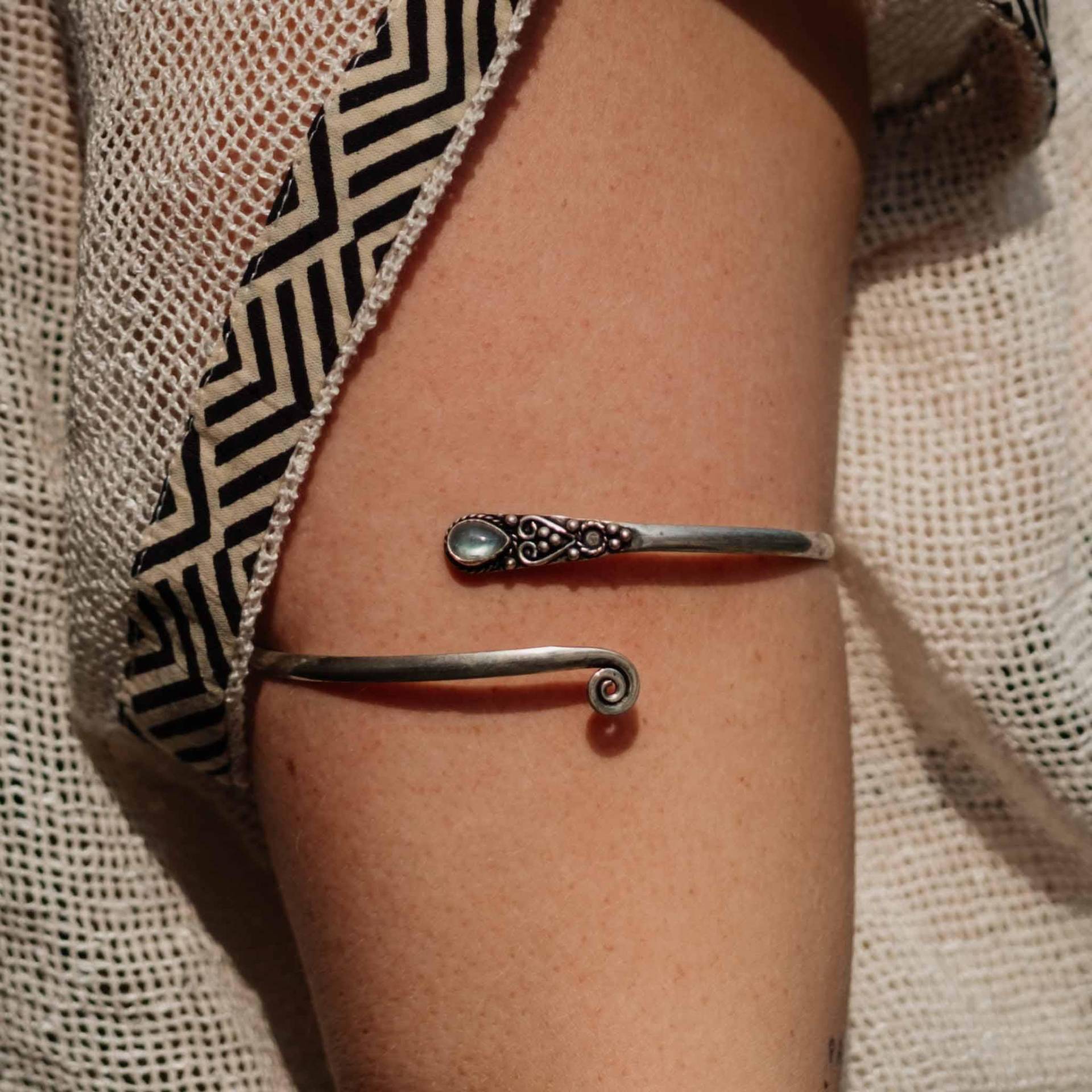 Oberarmreif Mana Silber von UrbanBohoCraft