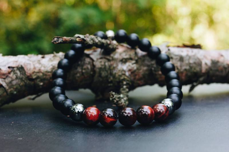 Udm Raven | Naturstein Red Tiger Es Eye Gunmetal Hämatit Matte Black Onyx Perlen Armband Zubehör Herrenmode Premium Udm Raven | Naturstein Red Tiger Es Eye Gunmetal Hämatit Matte Black Onyx Perlen Armband Zubehör Herrenmode Premium von UrbanDapperman